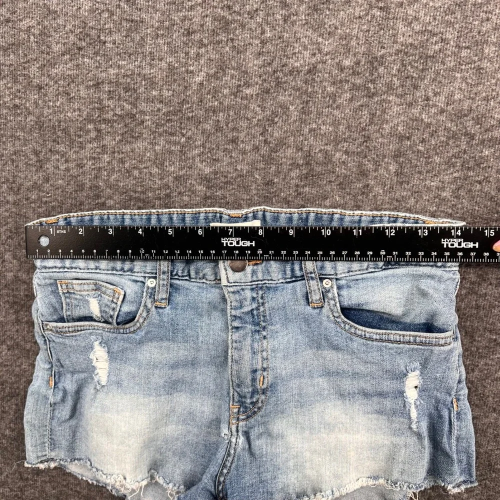 H&M Distressed Denim Cut Off‎ Shorts Light Wash Blue Size 4 Raw Hem 06035847